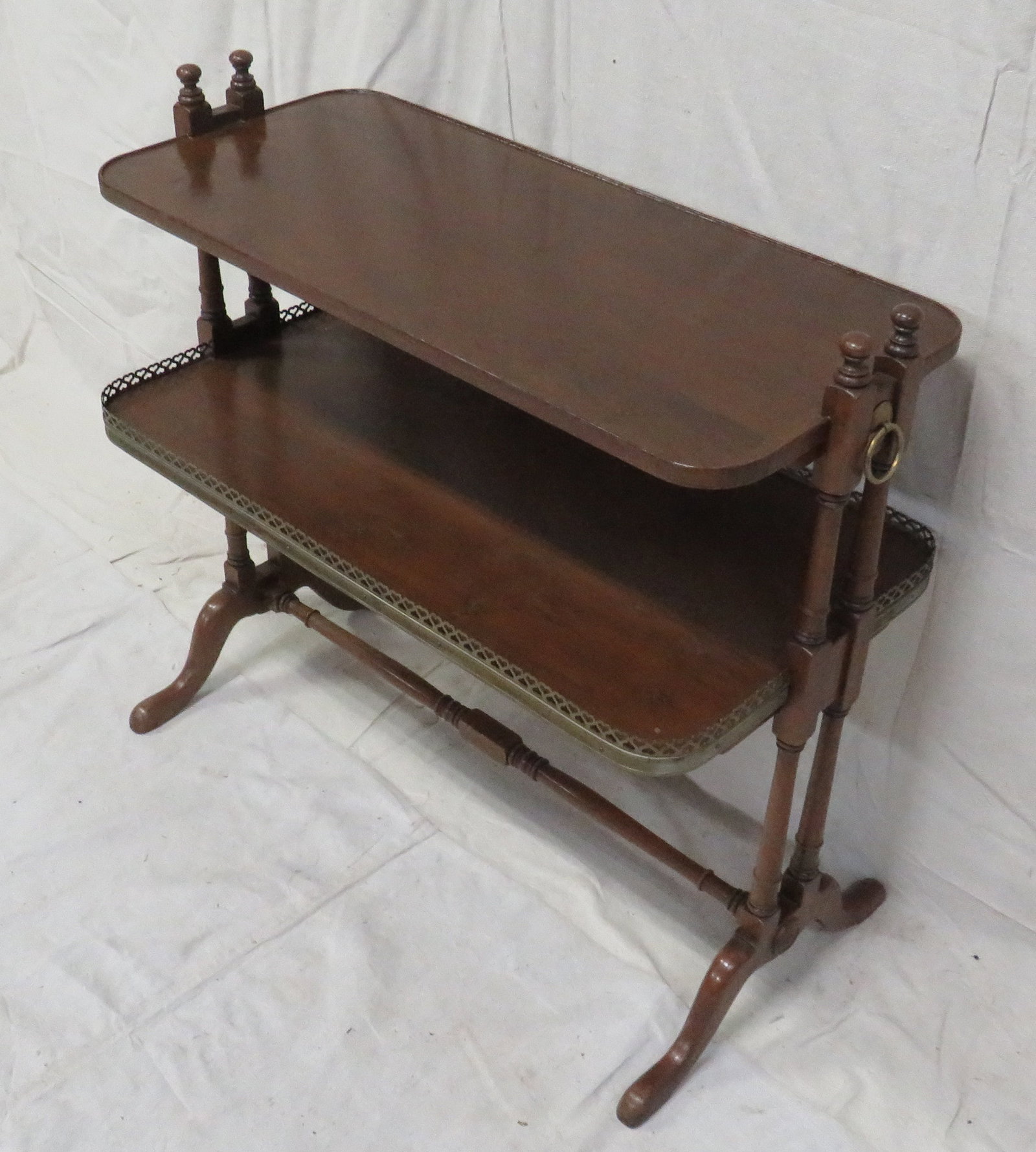 Old Colony Regency Two Tier Side Table - 3