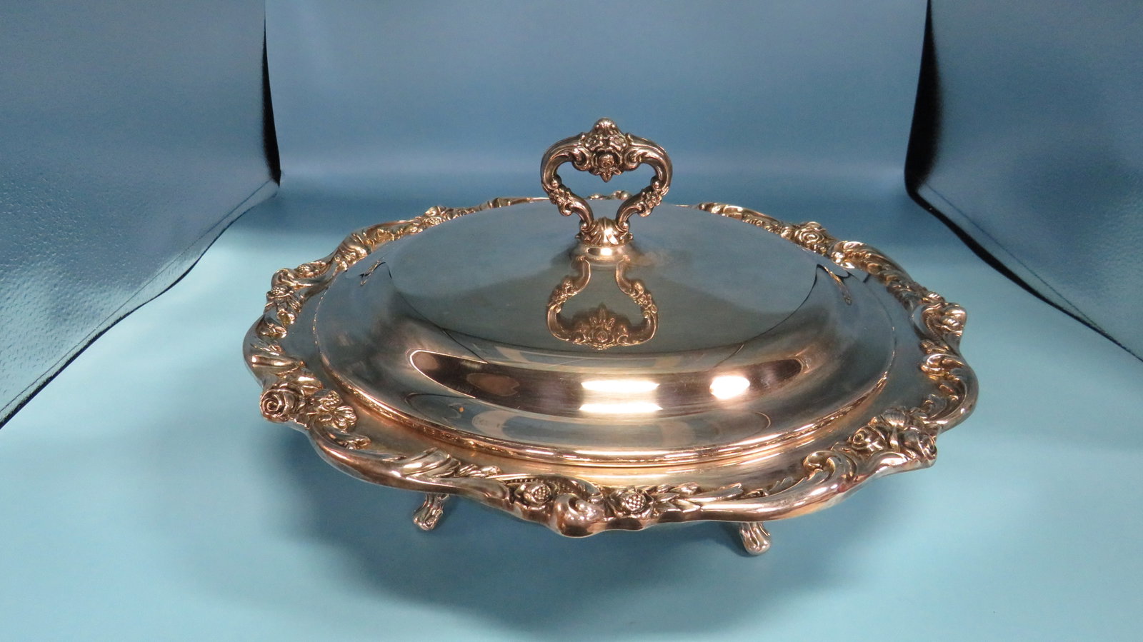 Vintage Lunt 4-52 Silverplate Footed Serving Dish (1 of 6)