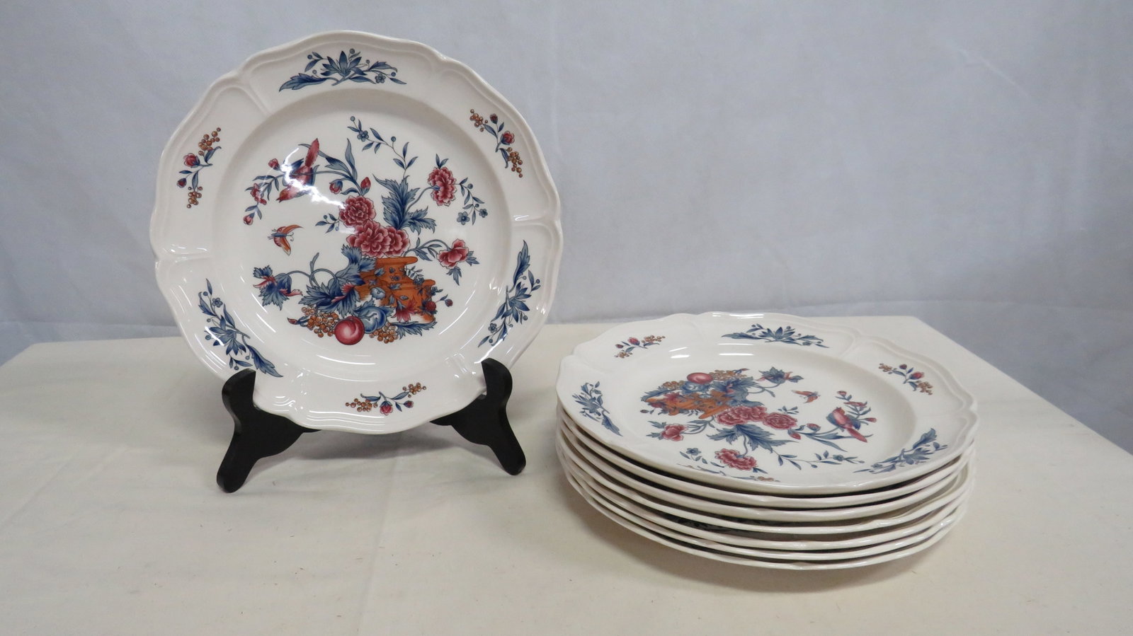 8 Williamsburg Wedgwood Potpourri Dinner Plates (1 of 4)