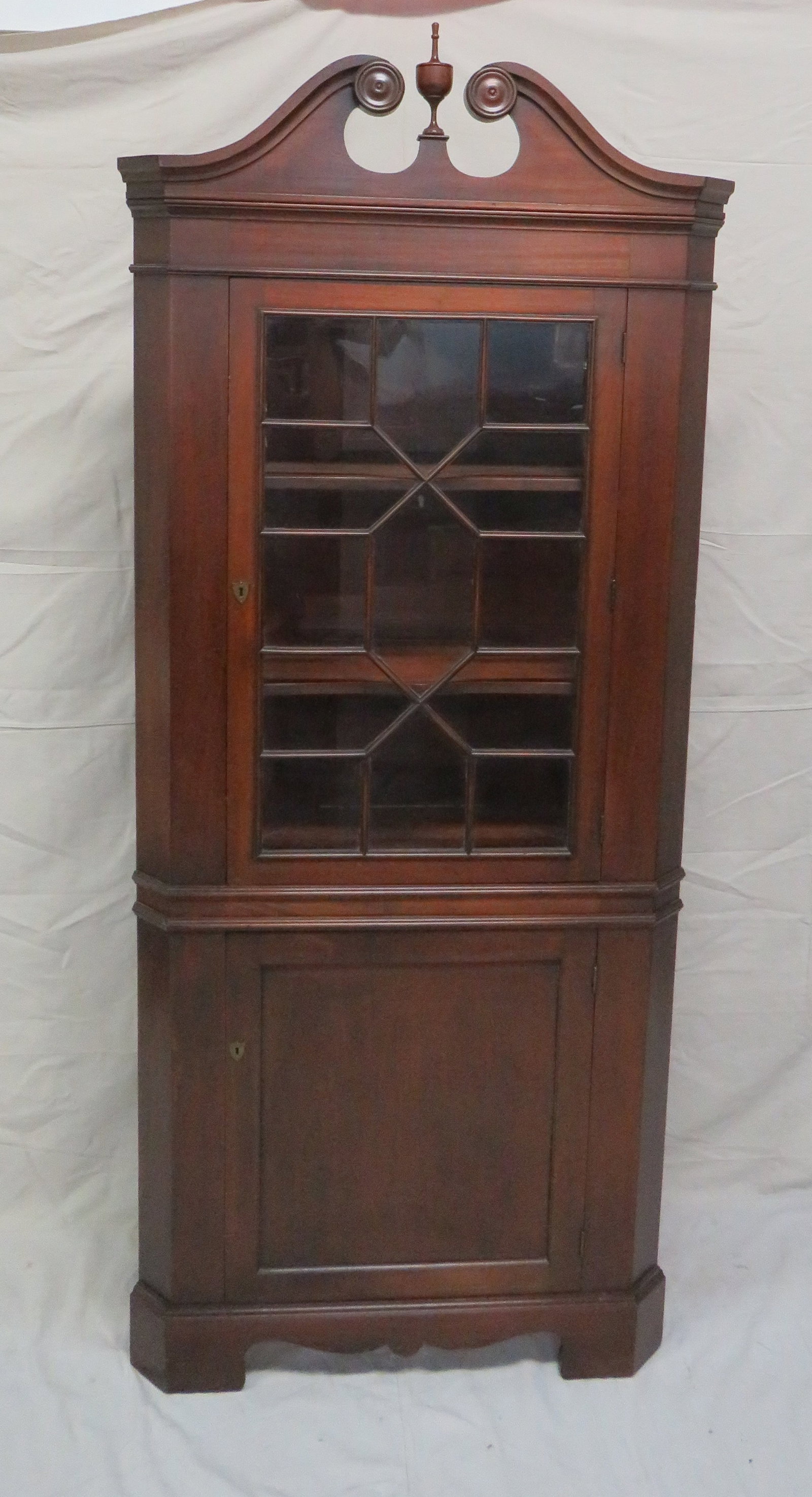 Vintage Mahogany Craftique Federal Corner Cabinet (1 of 6)