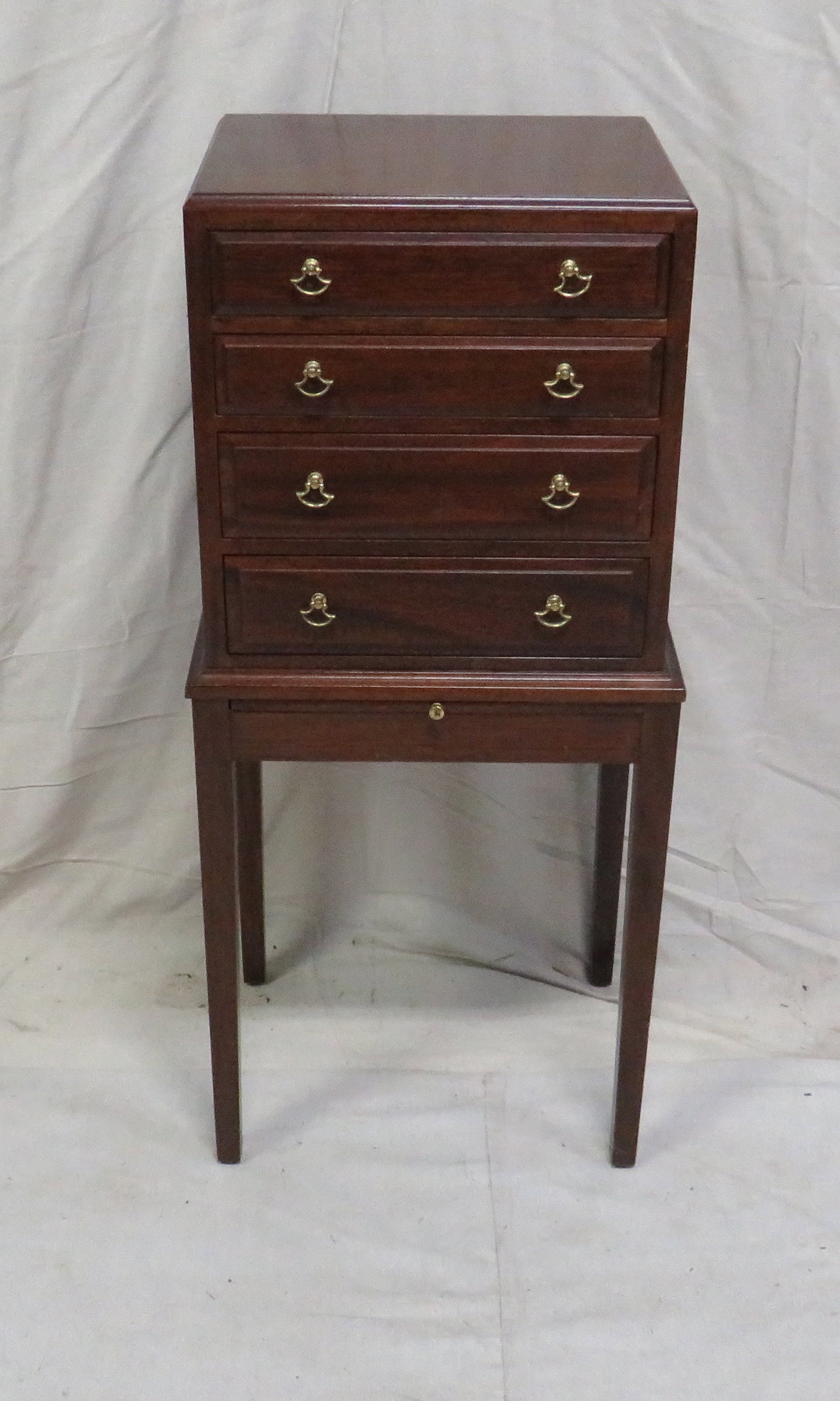 Madison Square Mahogany Silverware Chest (1 of 4)