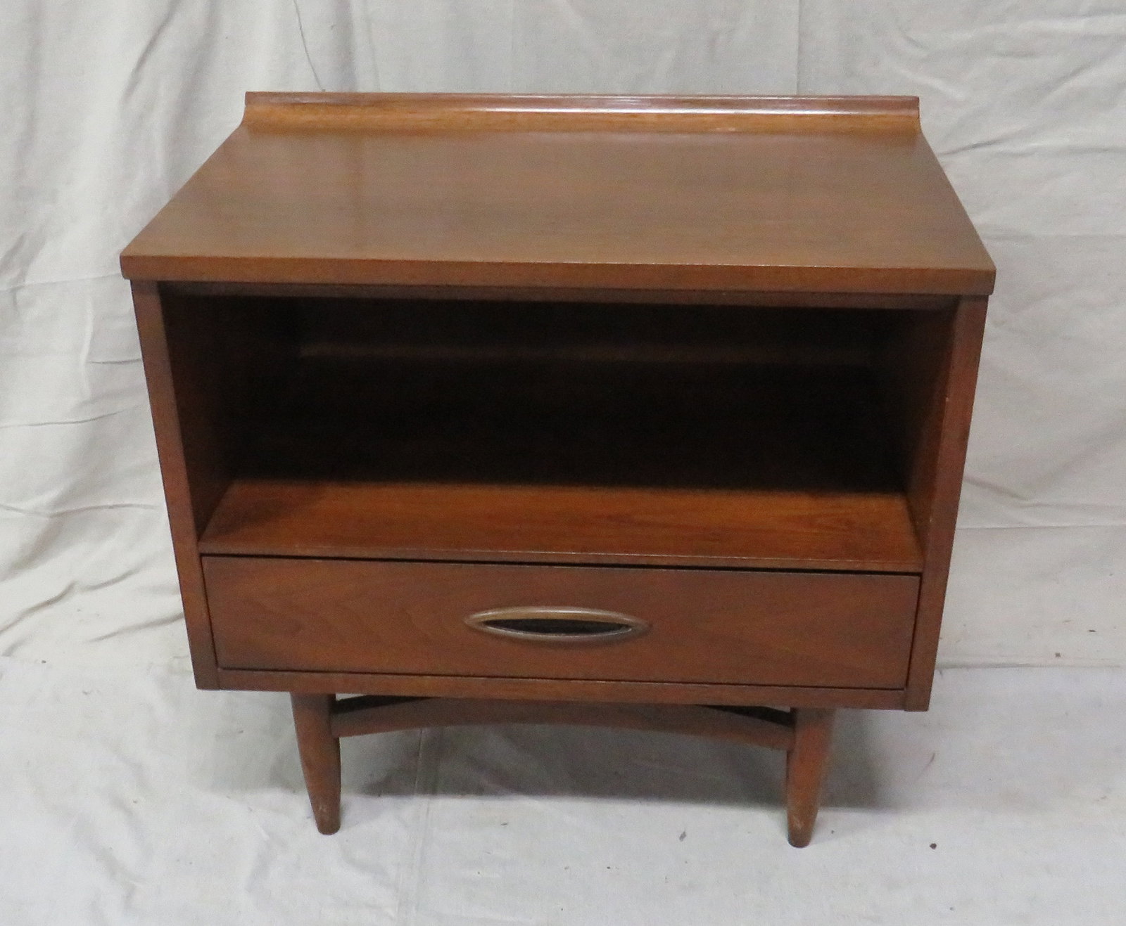 Mid Century Modern Broyhill Sculptra Nightstand (1 of 4)