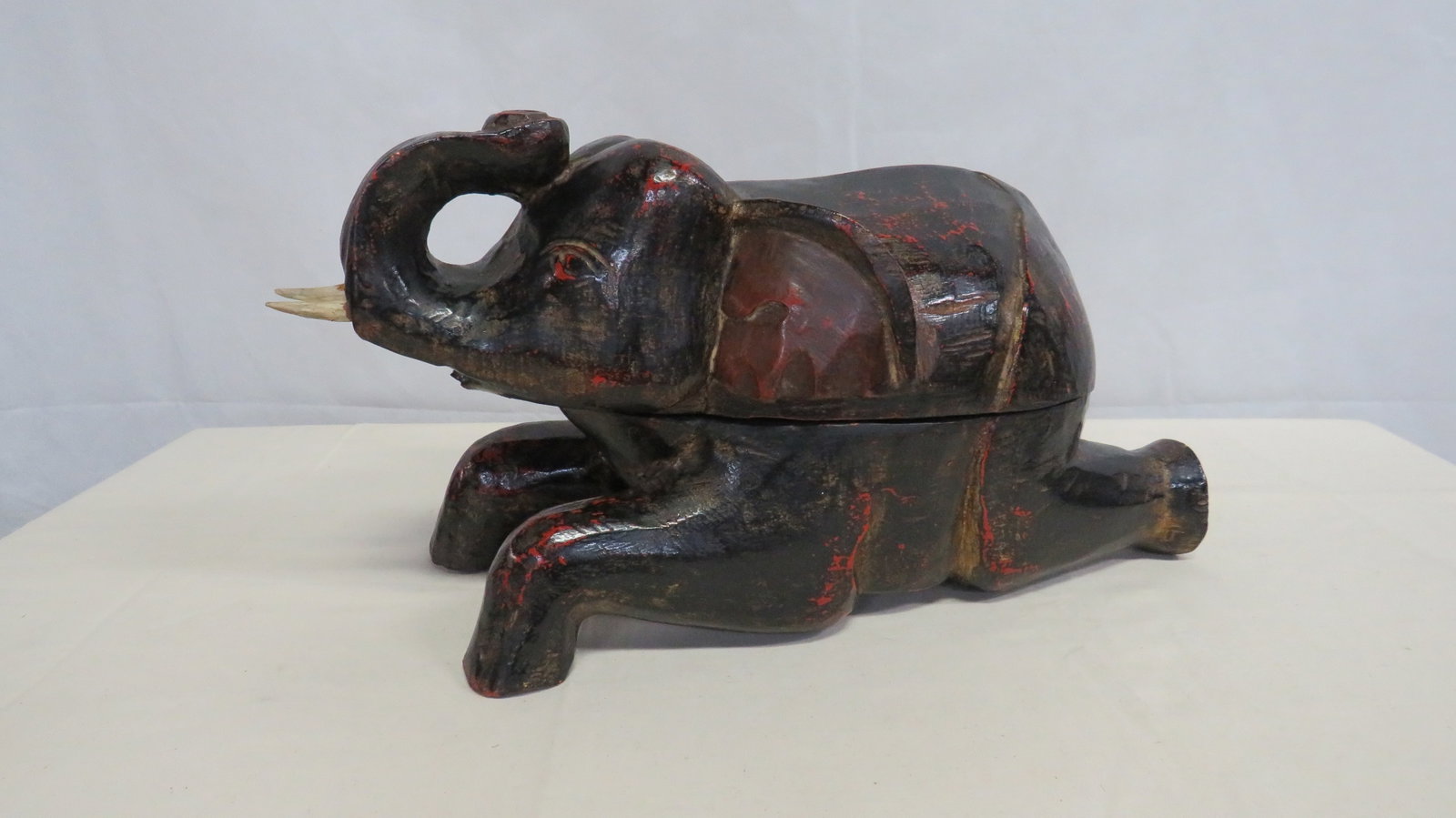 Large Vintage Carved Elephant Covered Box (1 of 3)