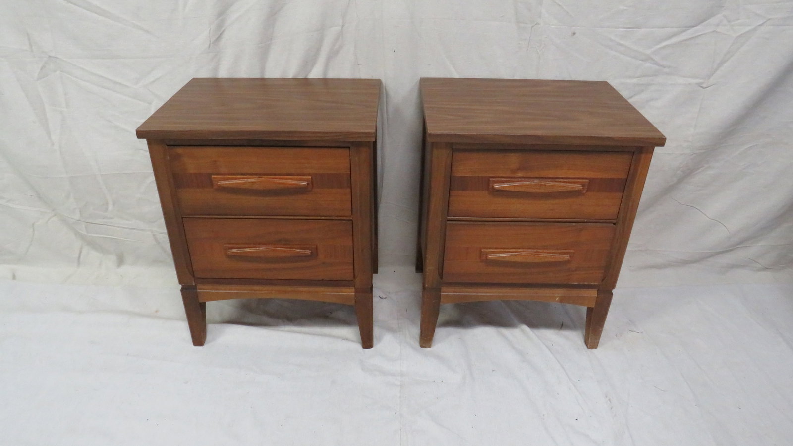 Mid Century Modern Walnut Nighstands Pair (1 of 4)