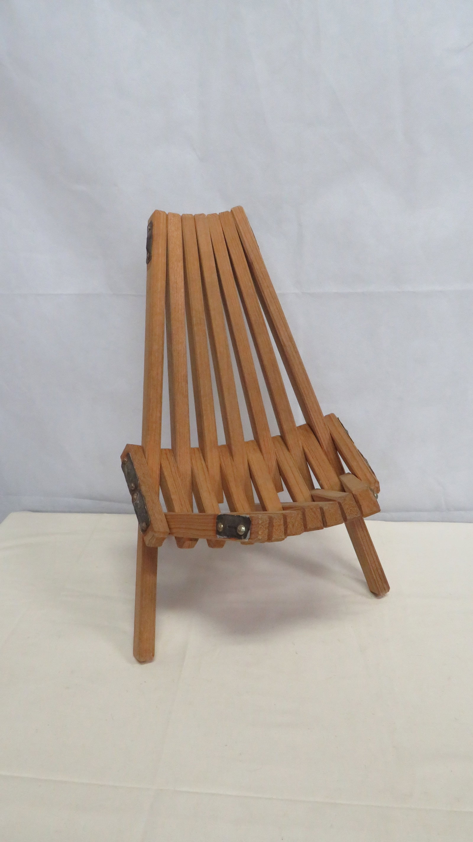Child's Folding Kentucky Stick Chair: Child's Folding Kentucky Stick Chair in good condition. 20"H x 13.5"W x 16"D