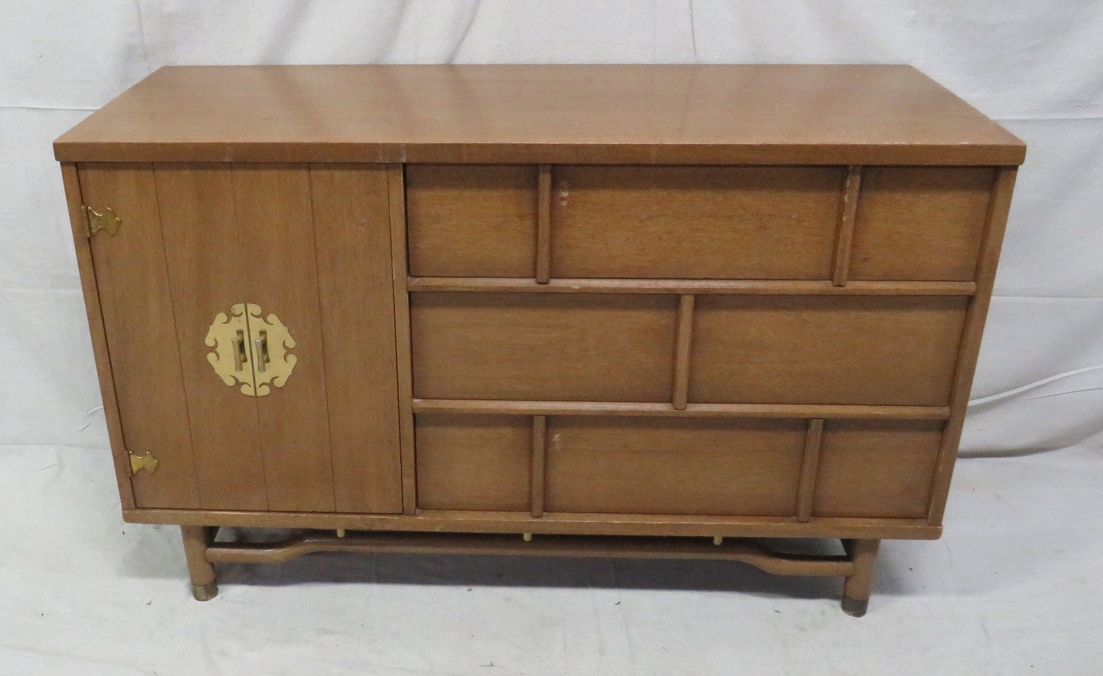 Mid Century Credenza (1 of 4)