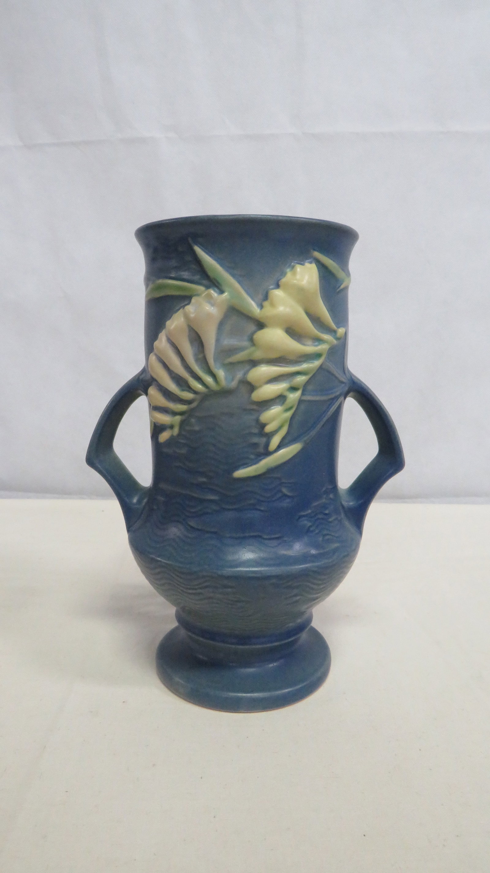 Roseville Art Pottery Freesia Double Handle Vase (1 of 4)
