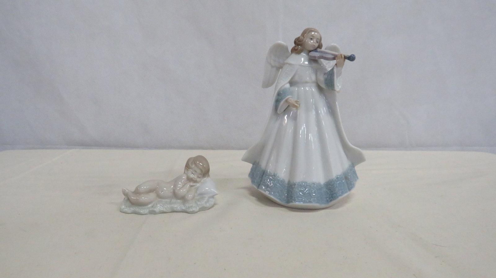 2 Vintage Lladro Figurines Angel & Sleeping Baby (1 of 4)