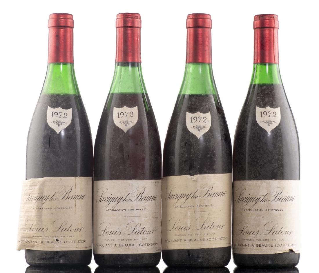 Savigny-les-Beaune 1972 4 bouteilles: Savigny-les-Beaune 1972 Par Louis Latour nég. À Beaune 4 bouteilles 75cl Vins et alcools Wine - Spirits