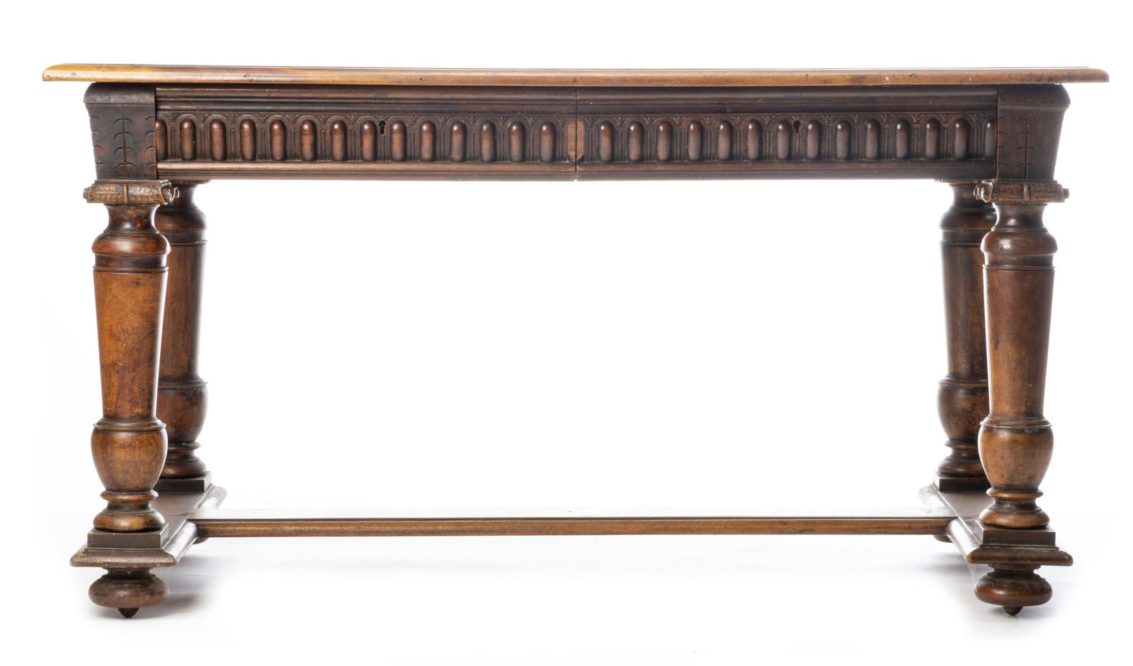 Table/Bureau de l'atelier du peintre Ferdinand HODLER: Table Bureau de l'atelier du peintre Ferdinand HODLER, Table bureau en noyer à quatre pieds colonne et deux tiroirs dans le bandeau, entretoise en H. La table bureau de l’atelier de Ferdina