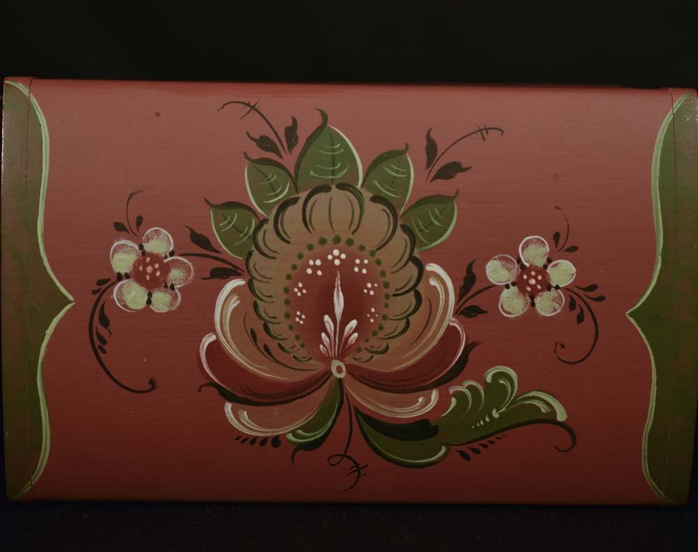 M. Petterson-Rosemaling Box: wood-crafted by M. Peterson, Rosemaling Box with square feet rosemaled by Parkinson