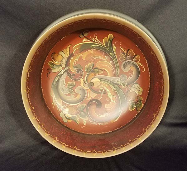 Turid Helle Fatland Rosemaling Bowl: Turid Helle Fatland Rosemaling Bowl the rosemaling is done in Telemark style. Artist is known for her brush strokes and harmonious colors.