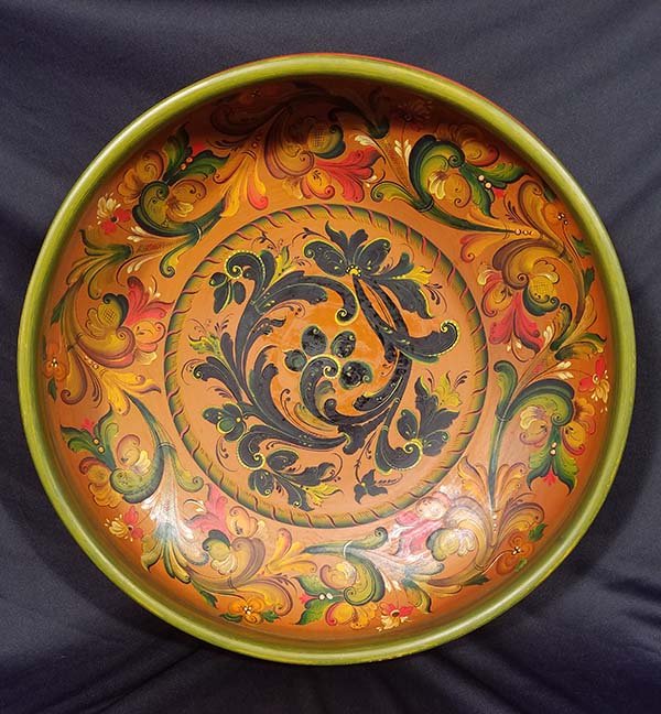 Asalk O. Haasa-Rosemaling Bowl: Asalk O. Haasa-Rosemaling Bowl dated 1978. Decorated with a dark green flower plume pattern on the interior, and a green paint pattern to the exterior of bowl.
