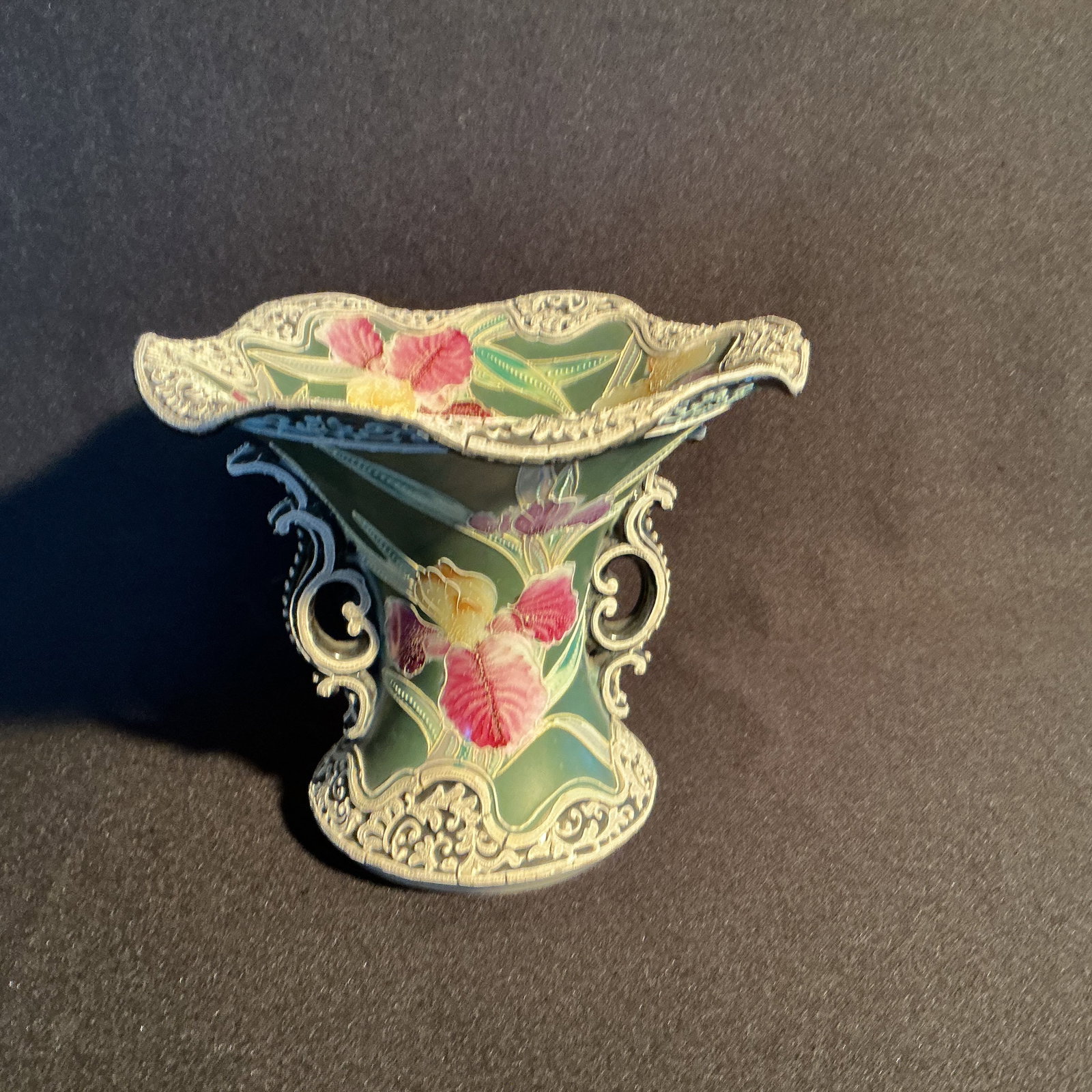 Nippon Moriage Vase with Iris. (1 of 4)