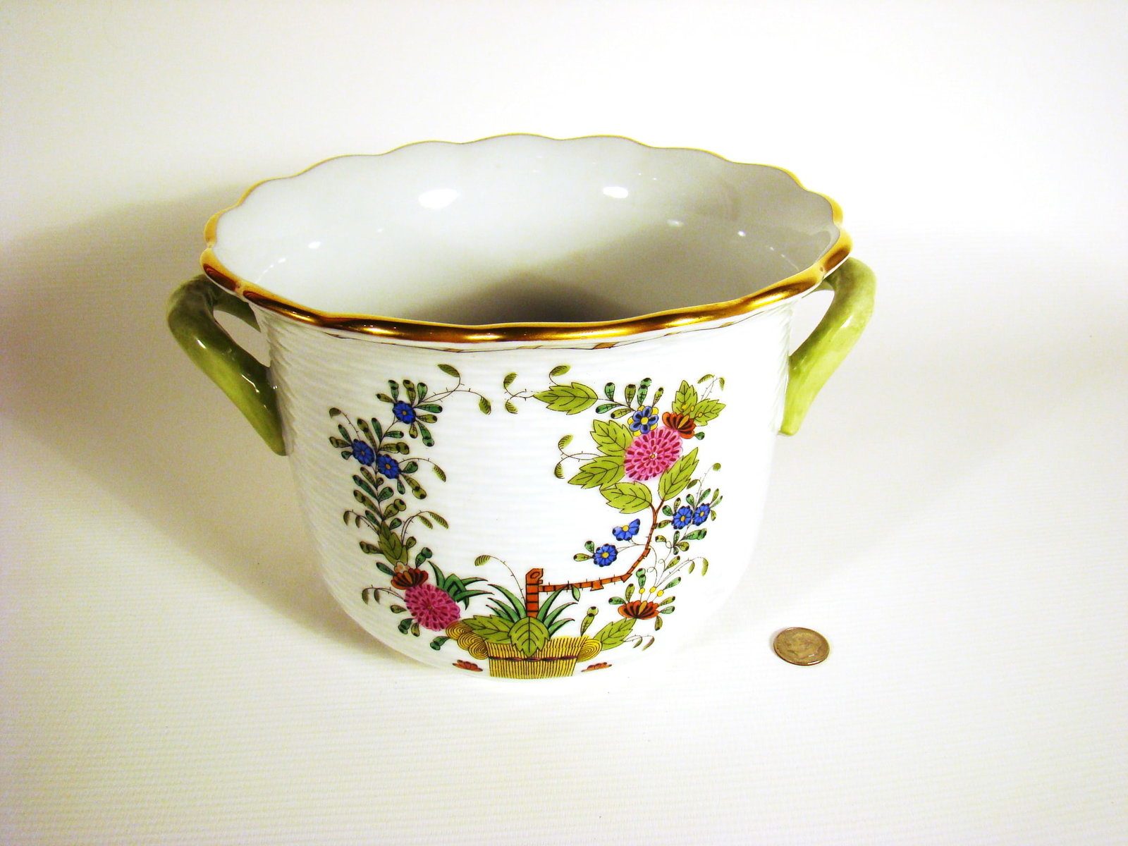 Herend Double Handled Jardinere: Herend Double Handled Jardifdnere with hand painted blooming basket design. Marked 7307/