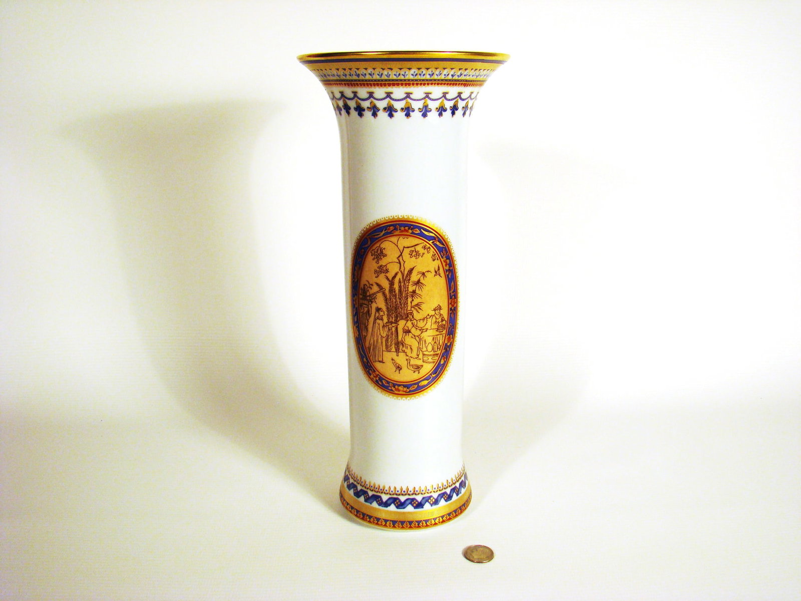 Mottahedeh Portugal porcelain vase (1 of 3)