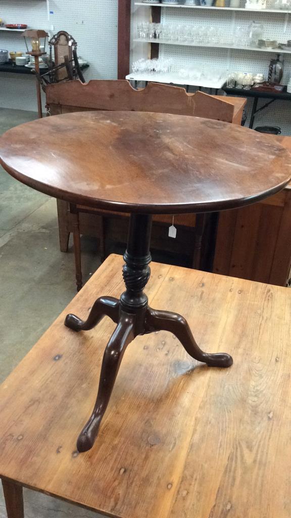 Mahogany Queen Anne Tilt Top Tea Table: Mahogany Queen Anne Tilt Top Tea Table