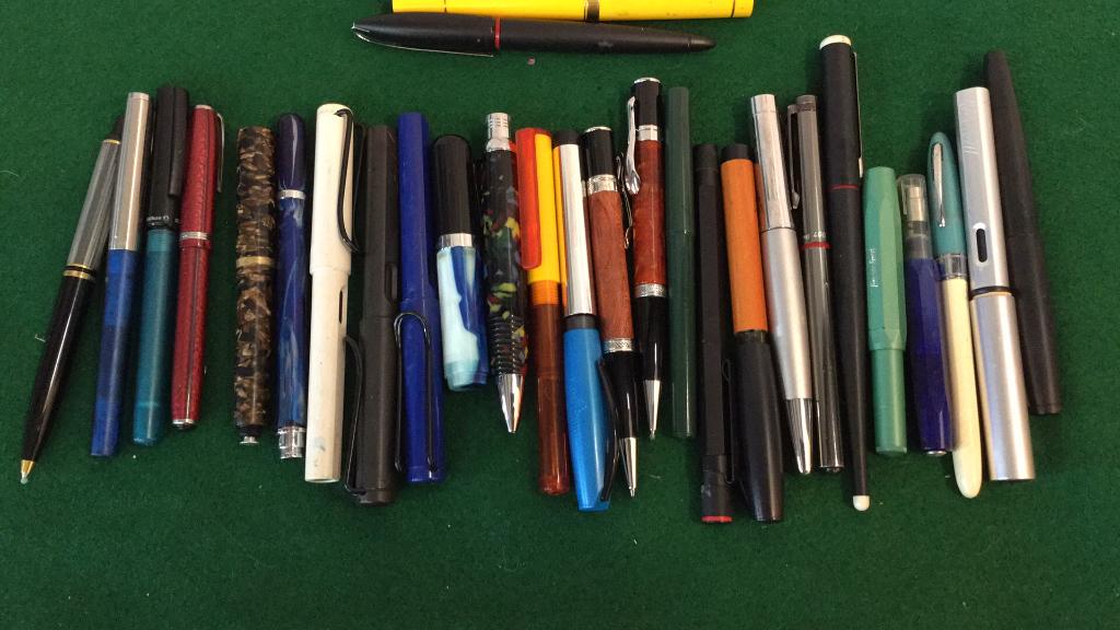 Collection of Vintage Pens (1 of 2)