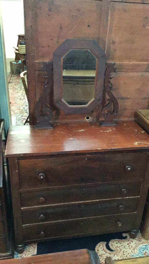 4 Drawer Mahogany Chest W Mirror (1 of 2)