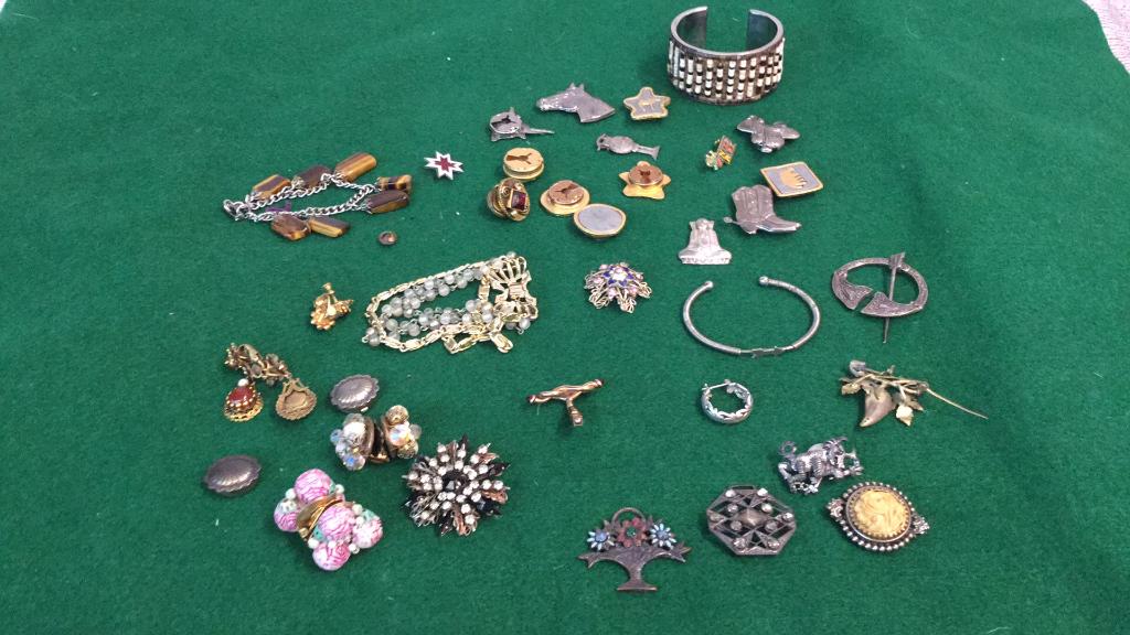 Group Assorted Costume Jewelry (1 of 4)