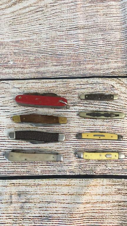 8 Pocket Knives (1 of 3)