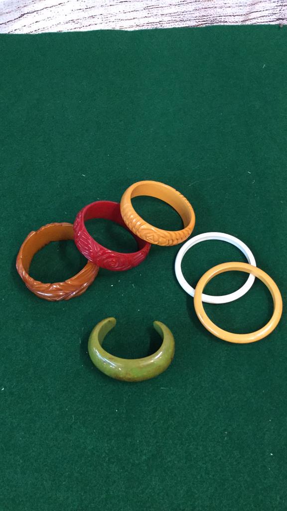 6 Bakelite Bracelets (1 of 4)