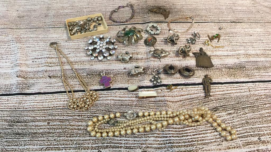 Group Assorted Costume Jewelry (1 of 5)