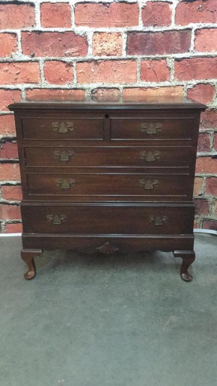 Queen Anne Style Lane Cedar Chest (1 of 3)