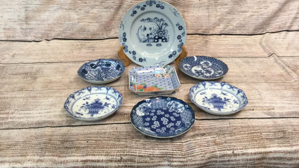 7 Pieces Asian Porcelain (1 of 4)