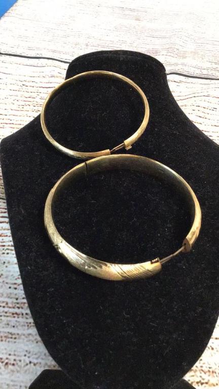 2 Gold Bangle Bracelets (1 of 3)