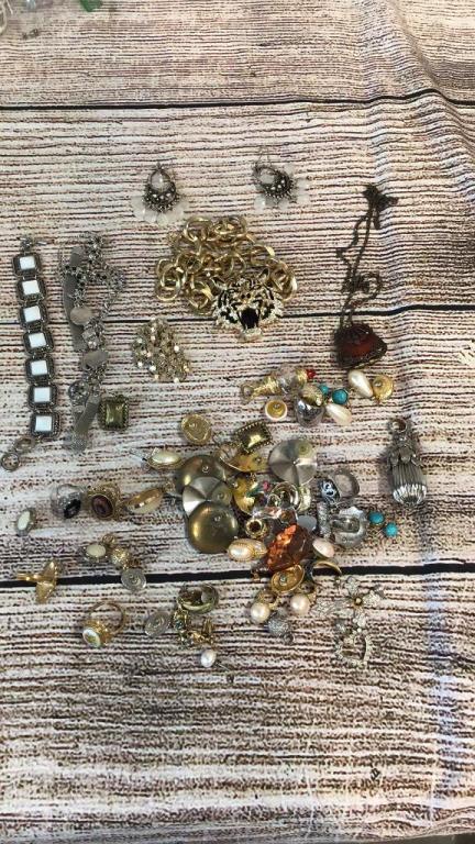 Group Assorted Costume Jewelry (1 of 3)
