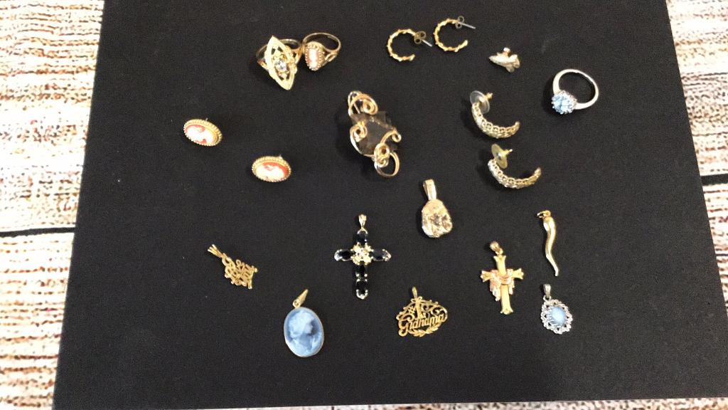 Mixed Gold Lot Jewelry (1 of 3)