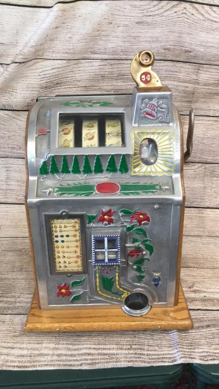 Mills 5 cent One Armed Slot Machine: 1929 model #226084...excellent case, paint, ( not operable)...does have key...line 214