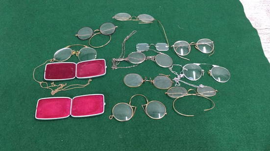 10 Pair Vintage Spectacles: Some gold or gold filled rims, 2 folding cases