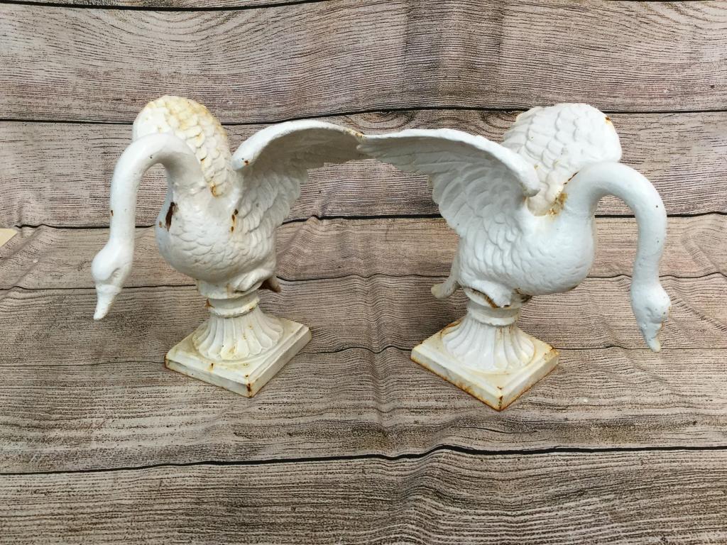 Pair Vintage  Iron Swan Garden Statues (1 of 3)