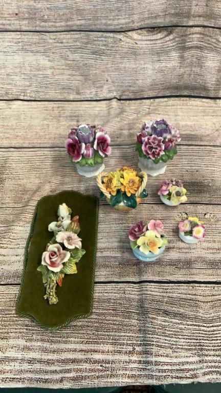 Group Porcelain Flowers: Capodimonte, Aynesley, Staffordshire, Thorley