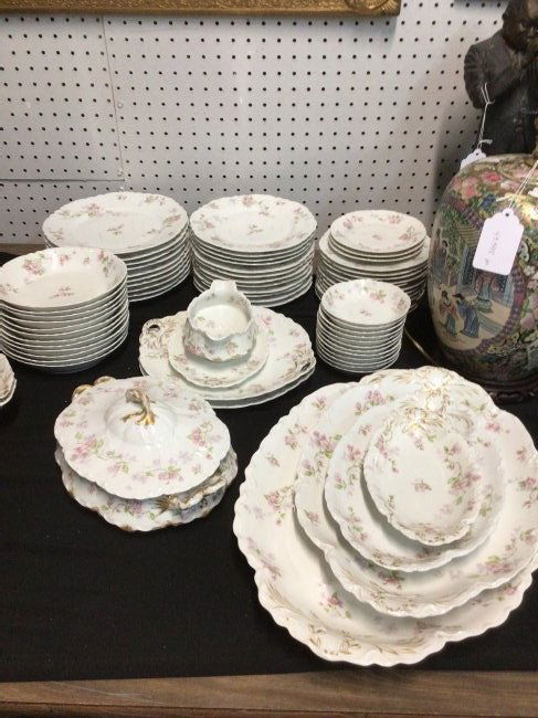 73 pcs Limoges china (1 of 3)