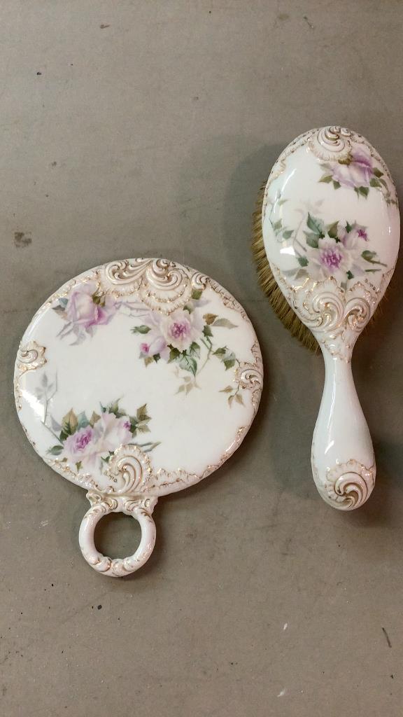 Porcelain Vanity Set, Sterling Shakers (1 of 5)