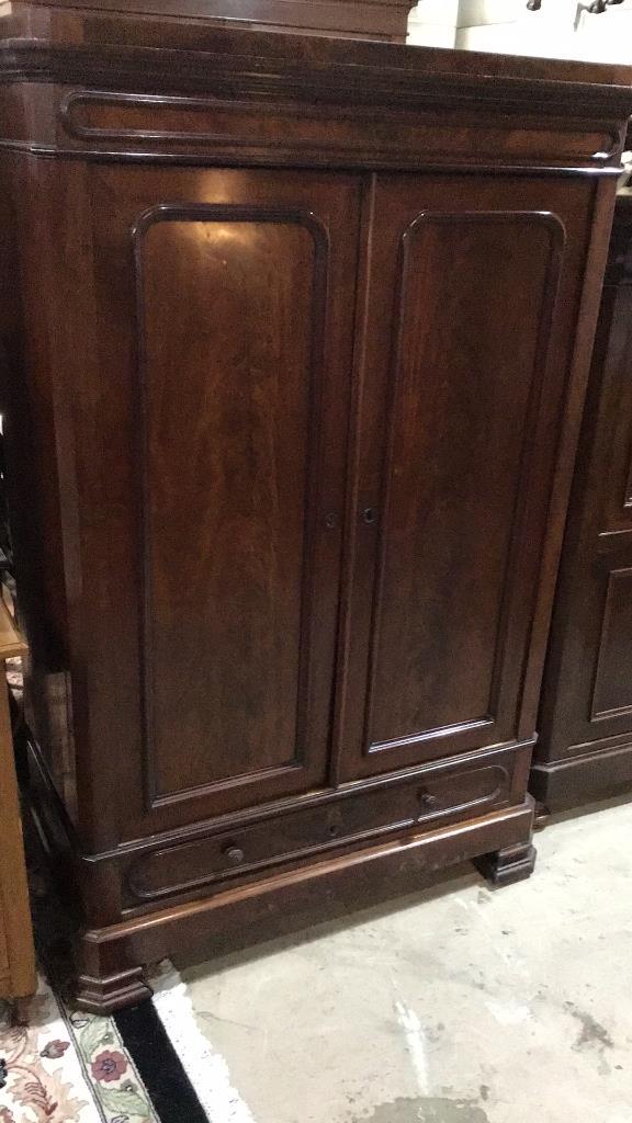 Continental Mahogany  Linen Press (1 of 3)