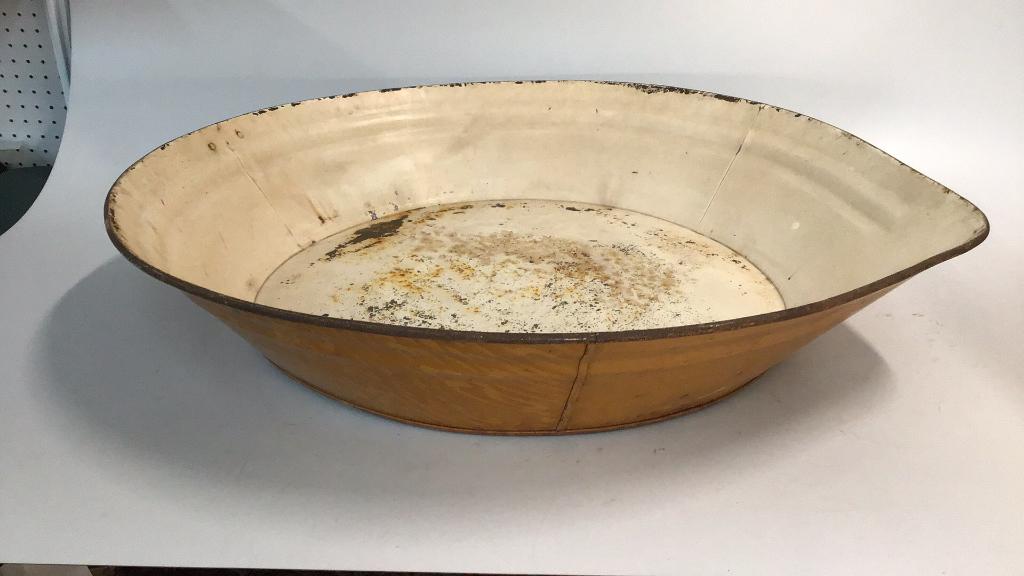 Grain painted Europeans Wash Basin (1 of 2)