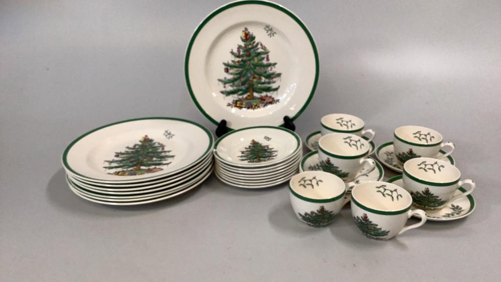 32 Pieces Spode Christmas Tree China (1 of 3)