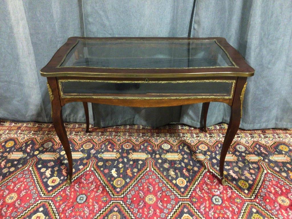 Lift Top Table Vitrine (1 of 3)