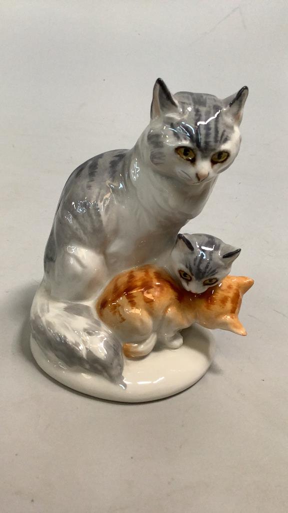 Rare Early Boehm Mother Cat  with 2 Kittens (1 of 7)