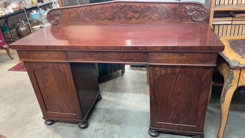 Georgian Figured Mahogany Sideboard (1 of 3)