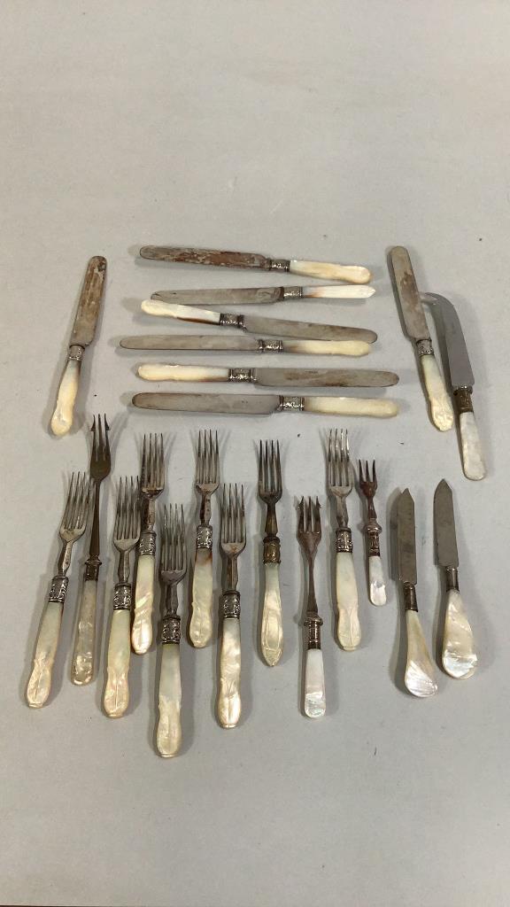 22 Pieces Mother of Pearl Handle Flatware (1 of 5)