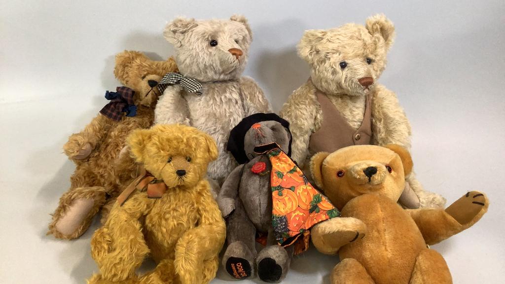 6 Teddy Bears (1 of 6)