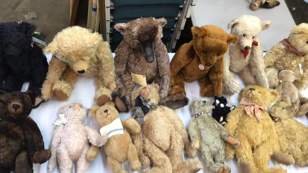 16 Assorted Vintage Bears (1 of 20)