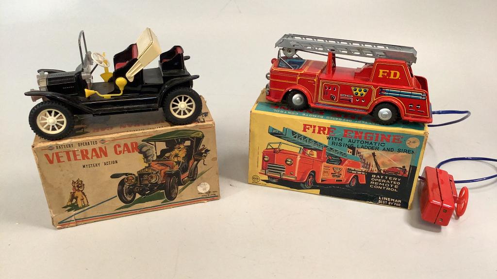 2 Battery Operated Tin Toy Vehicles (1 of 5)