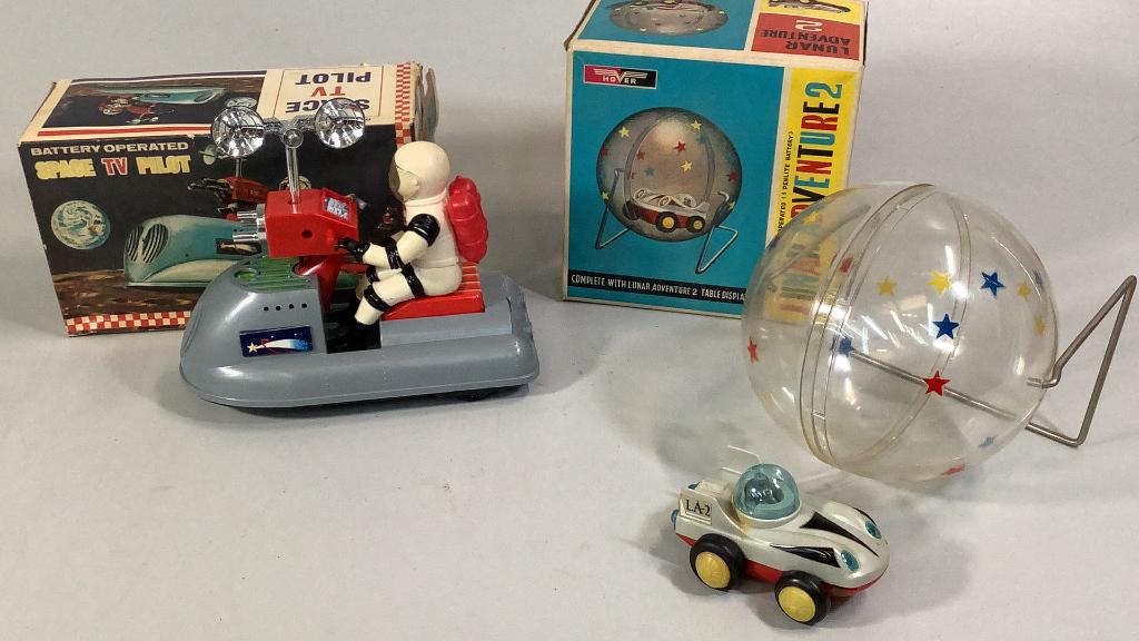 2 Battery Operated Space Toys (1 of 7)