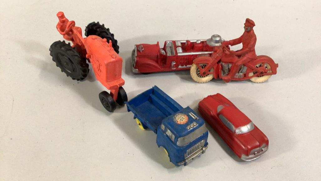 5 Auburn Rubber Toys (1 of 7)